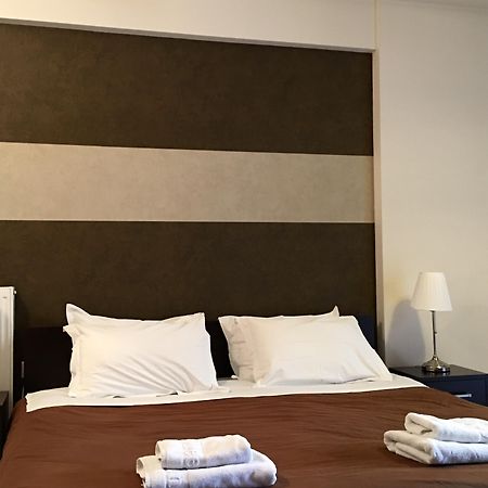 อพาร์ตโฮเต็ล แมค ควีน Aparthotel เอเธนส์ ภายนอก รูปภาพ