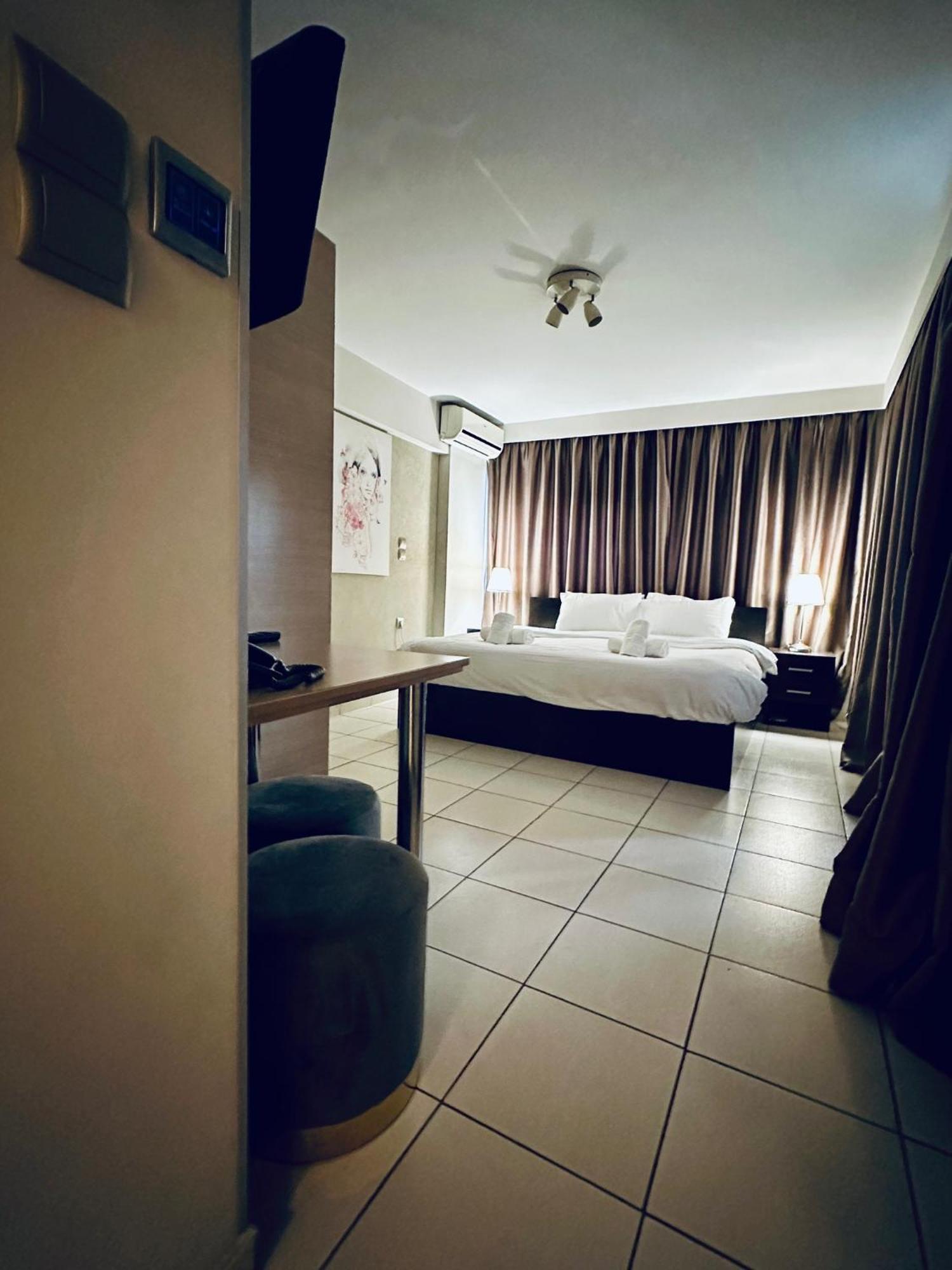 อพาร์ตโฮเต็ล แมค ควีน Aparthotel เอเธนส์ ภายนอก รูปภาพ