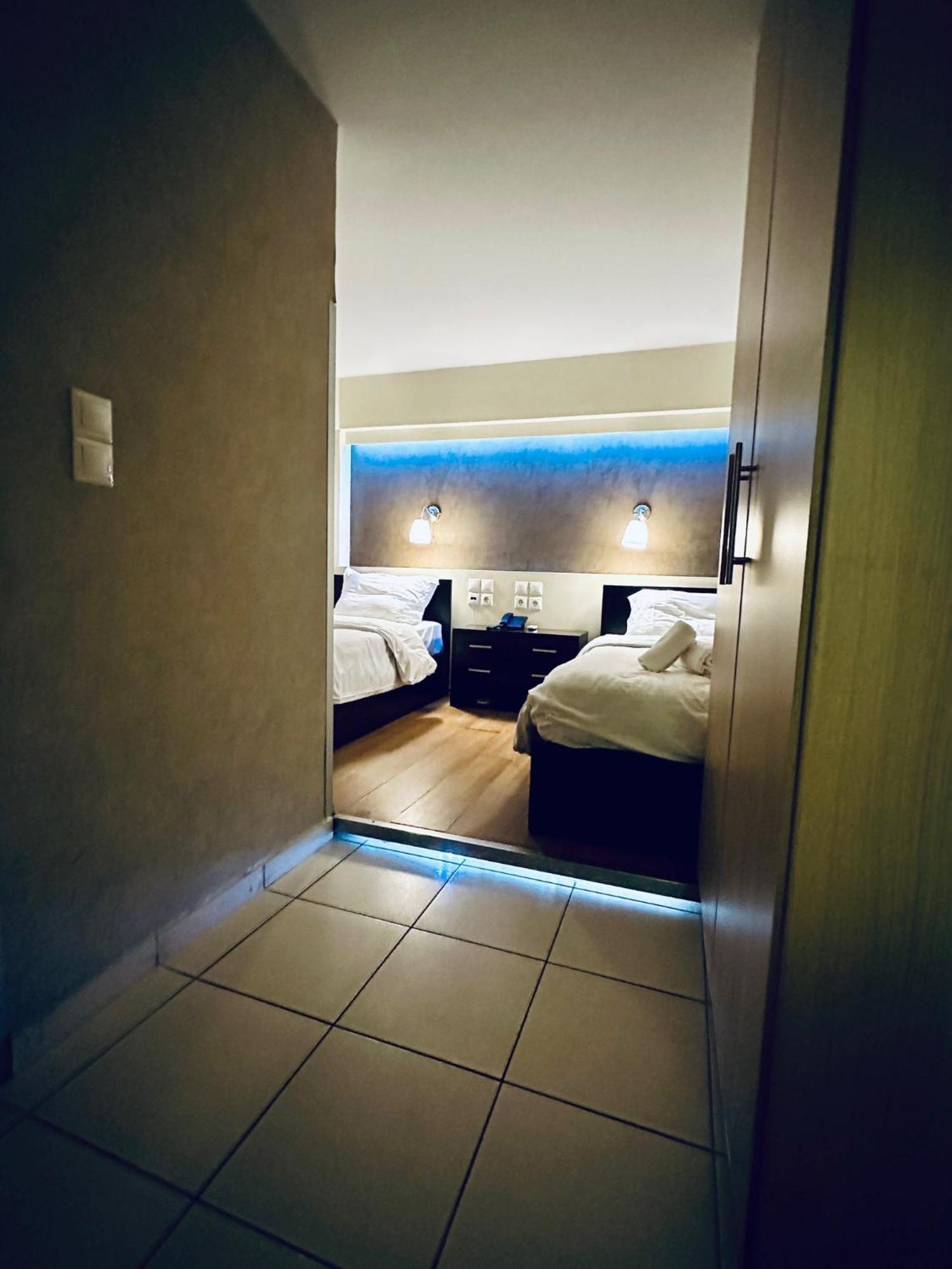 อพาร์ตโฮเต็ล แมค ควีน Aparthotel เอเธนส์ ภายนอก รูปภาพ