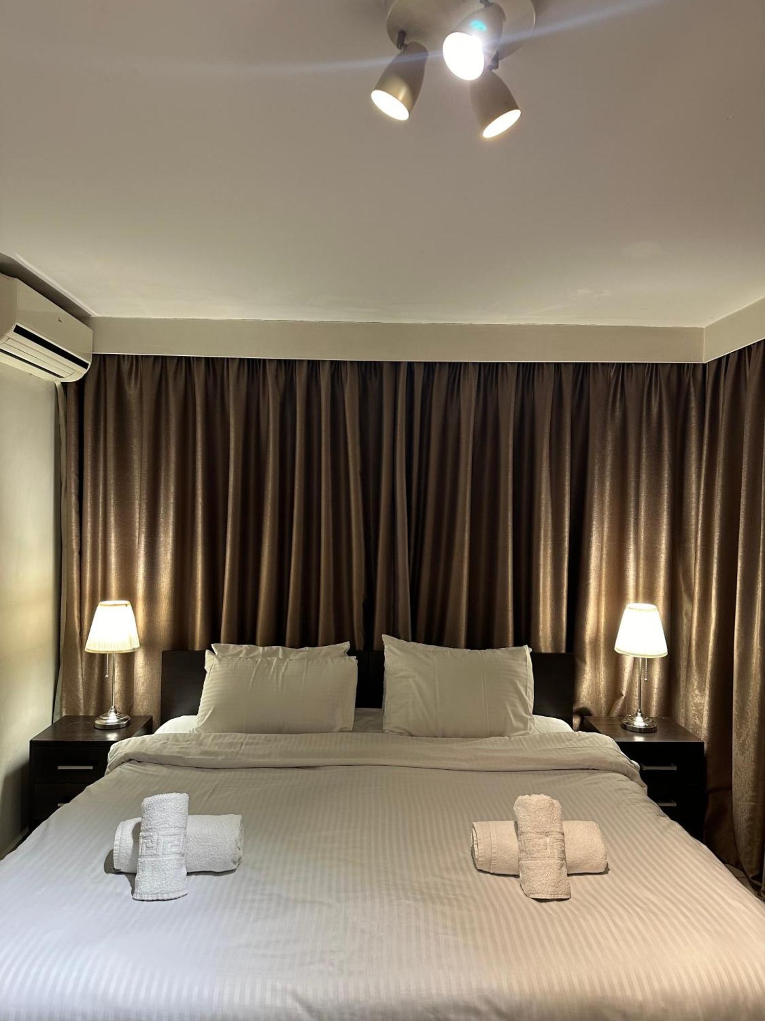 อพาร์ตโฮเต็ล แมค ควีน Aparthotel เอเธนส์ ภายนอก รูปภาพ